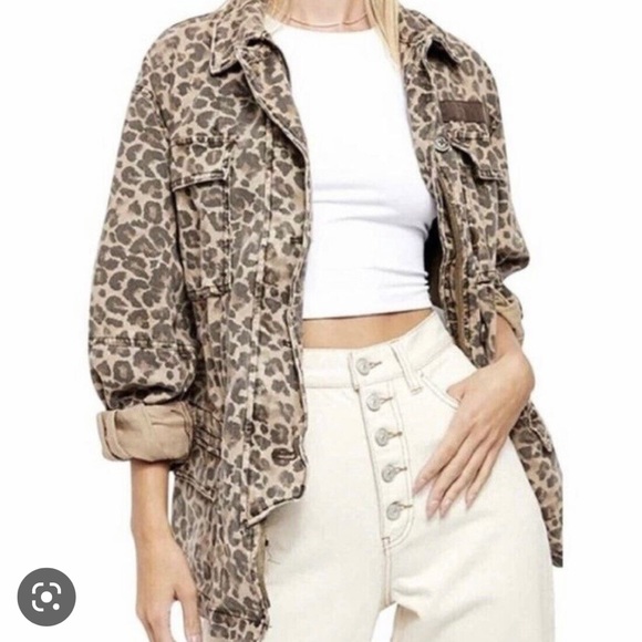 Excellent used condition animal print jacket Smoke free Worn  a handful of times - Picture 3 of 10